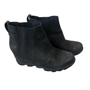 Sorrel Joan of Arctic Wedge III Chelsea boots in black leather size 8.5